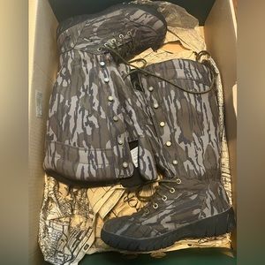 Danner Men's Vital 17" Snake Waterproof Hunt Boot - Mossy Oak